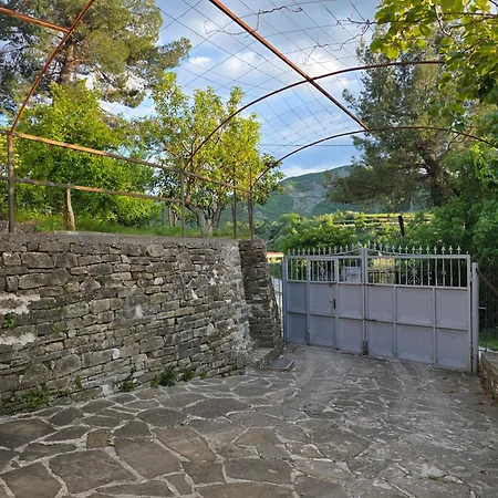 Garden Near Osum Canyon & Cooking Experience 빌라